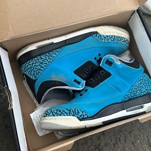 Air Jordan 3 retro powder blue size 7Y